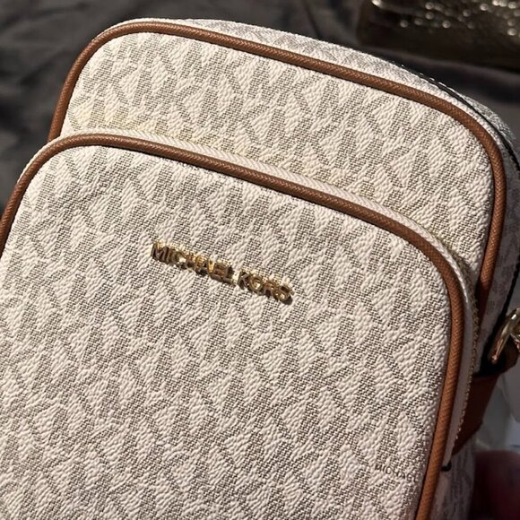 Michael Kors $398 Jet Set Travel Medium Signature Logo Crossbody Vanilla NWT - Picture 7 of 15